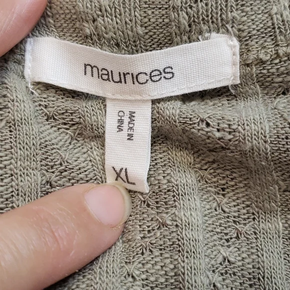 Maurices v neck top, size xl - Picture 6 of 8